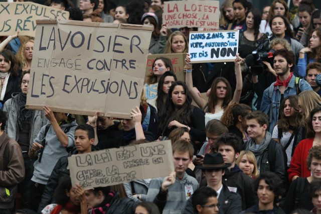 5/24. Paris : nouvelle manifestation de lycéens pour le retour de Leonarda. © Michel Stoupak. Sam 19.10.2013, 14h27m48.