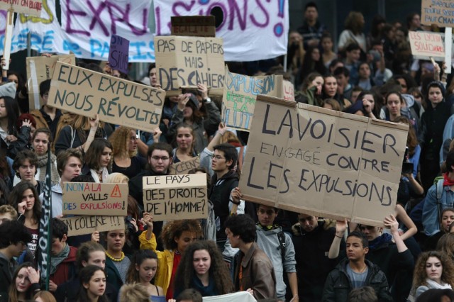 6/24. Paris : nouvelle manifestation de lycéens pour le retour de Leonarda. © Michel Stoupak. Sam 19.10.2013, 14h28m14.