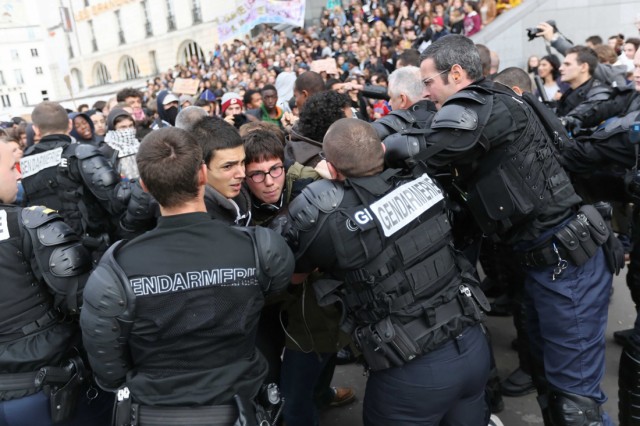 11/24. Paris : nouvelle manifestation de lycéens pour le retour de Leonarda. © Michel Stoupak. Sam 19.10.2013, 14h54m39.