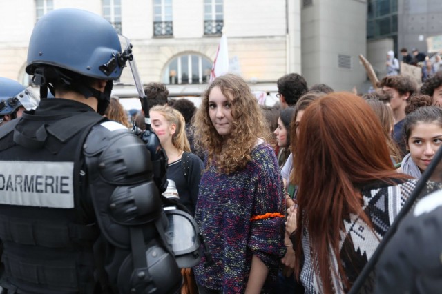16/24. Paris : nouvelle manifestation de lycéens pour le retour de Leonarda. © Michel Stoupak. Sam 19.10.2013, 16h01m48.