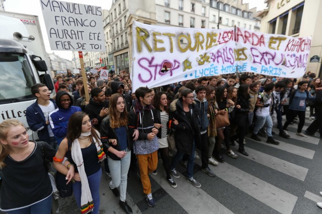 22/24. Paris : nouvelle manifestation de lycéens pour le retour de Leonarda. © Michel Stoupak. Sam 19.10.2013, 16h23m39.