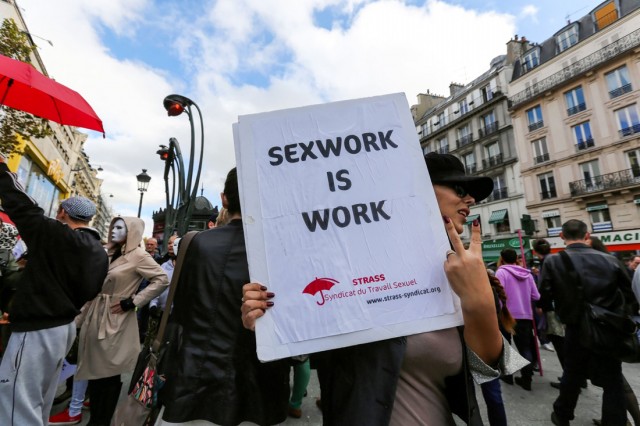 4/24. Prostitution : manifestation contre la pénalisation des clients. © Michel Stoupak. Sam 26.10.2013, 13h10m32.