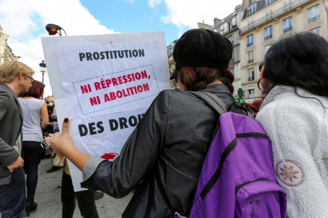 5/24. Prostitution : manifestation contre la pénalisation des clients. © Michel Stoupak. Sam 26.10.2013, 13h11m58.