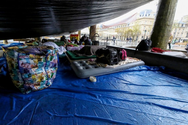 3/9. Paris : les mal-logés reprennent la place de la République. © Michel Stoupak. Ven 01.11.2013, 14h54m24.