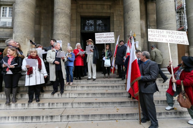 3/15. Manifestation de Polonais contre le retrait d’un poème des programmes scolaires. © Michel Stoupak. Dim 10.11.2013, 12h22m17.