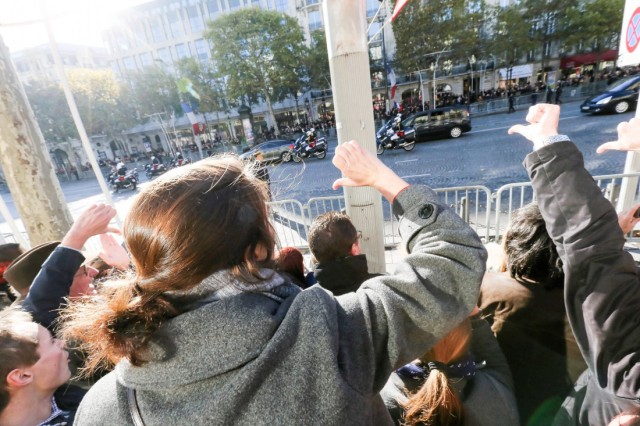 7/9. 11-Novembre : François Hollande hué sur les Champs-Elysées. © Michel Stoupak. Lun 11.11.2013, 11h19m33.