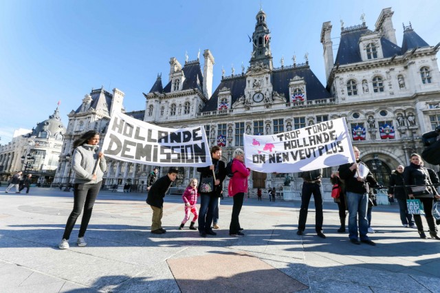 1/6. 11-Novembre. Les Tondus demandent la démission de François Hollande. © Michel Stoupak. Lun 11.11.2013, 12h02m00.