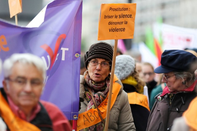 3/27. Manifestation contre la prostitution et les violences aux femmes. © Michel Stoupak. Sam 23.11.2013, 14h27m29.