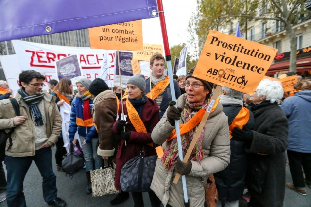 8/27. Manifestation contre la prostitution et les violences aux femmes. © Michel Stoupak. Sam 23.11.2013, 14h35m18.