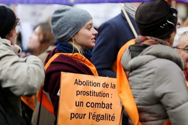 10/27. Manifestation contre la prostitution et les violences aux femmes. © Michel Stoupak. Sam 23.11.2013, 14h37m23.
