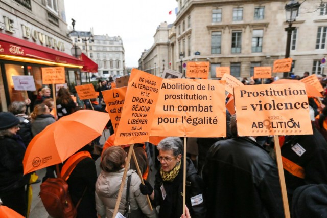 26/27. Manifestation contre la prostitution et les violences aux femmes. © Michel Stoupak. Sam 23.11.2013, 16h01m58.
