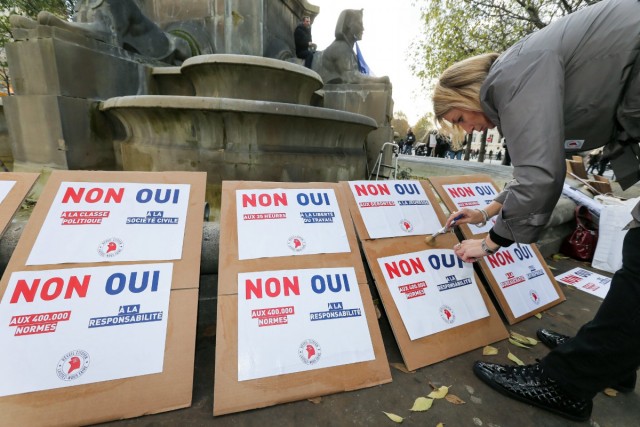 2/18. Paris : mobilisation contre le « matraquage fiscal ». © Michel Stoupak. Sam 30.11.2013, 14h34m07.