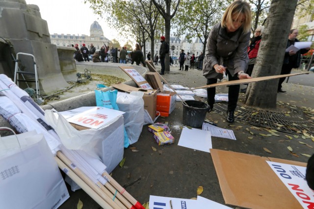 6/18. Paris : mobilisation contre le « matraquage fiscal ». © Michel Stoupak. Sam 30.11.2013, 14h40m32.