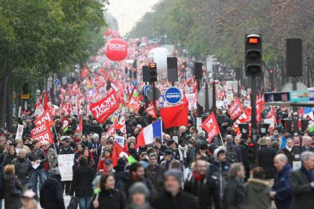 16/27. Révolution fiscale : Mélenchon marche sur Bercy. © Michel Stoupak. Dim 01.12.2013, 14h43m43.