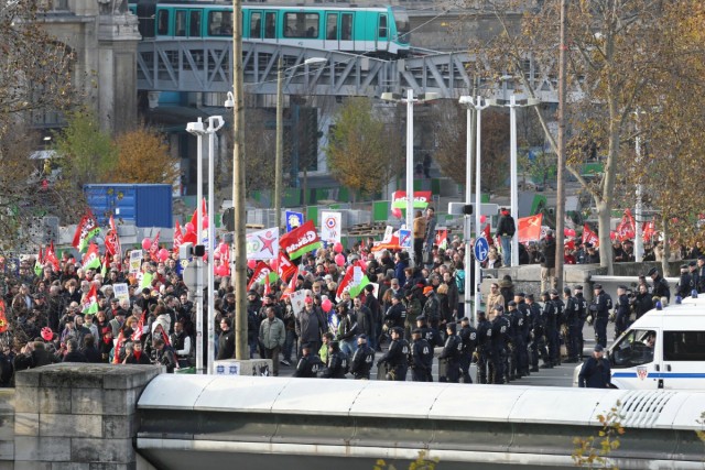 18/27. Révolution fiscale : Mélenchon marche sur Bercy. © Michel Stoupak. Dim 01.12.2013, 15h04m12.