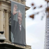 1/5. Mandela : hommage au Quai d’Orsay, à  Paris. © Michel Stoupak. Sam 07.12.2013, 11h01m33.