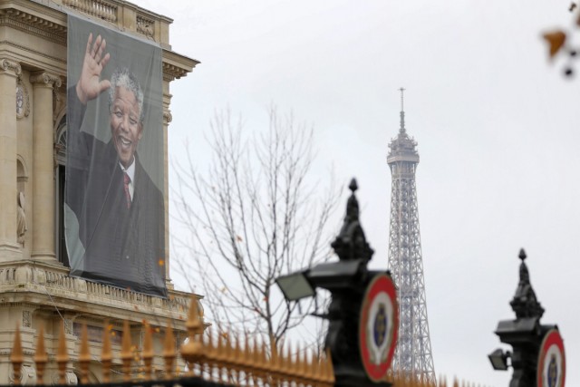 3/5. Mandela : hommage au Quai d’Orsay, à  Paris. © Michel Stoupak. Sam 07.12.2013, 11h02m41.