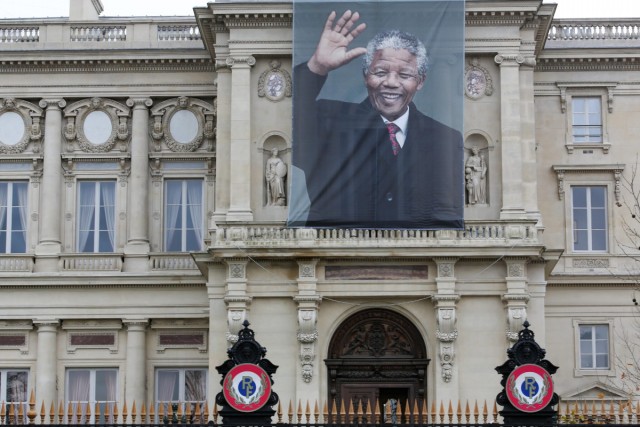 5/5. Mandela : hommage au Quai d’Orsay, à  Paris. © Michel Stoupak. Sam 07.12.2013, 11h07m50.