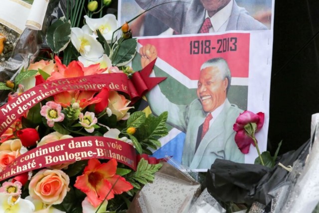 3/11. Mandela : hommage à l’Ambassade d’Afrique du Sud à Paris. © Michel Stoupak. Sam 07.12.2013.
