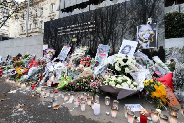 11/11. Mandela : hommage à l’Ambassade d’Afrique du Sud à Paris. © Michel Stoupak. Sam 07.12.2013, 12h09m00.