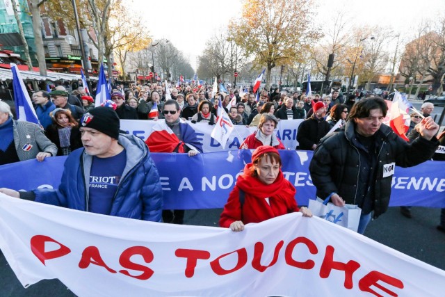 16/22. « Résistance républicaine » défile dans Paris. © Michel Stoupak. Dim 08.12.2013, 15h55m47.