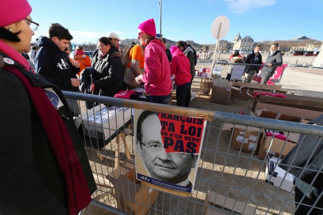 15.12.2013. La Manif pour tous dénonce la &quot;familiphobie&quot; du gouvernement