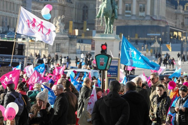 15.12.2013. La Manif pour tous dénonce la &quot;familiphobie&quot; du gouvernement