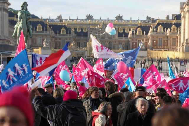 15.12.2013. La Manif pour tous dénonce la &quot;familiphobie&quot; du gouvernement