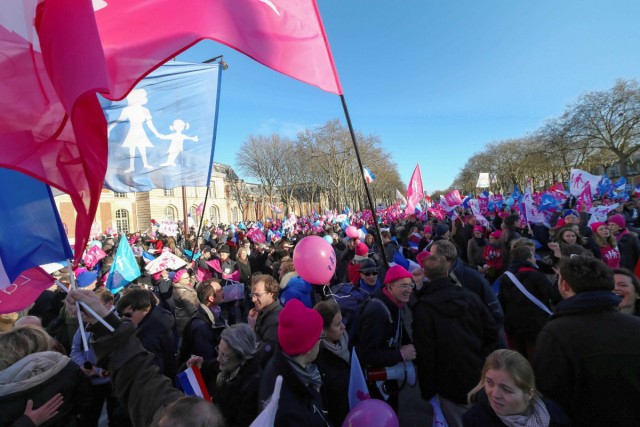15.12.2013. La Manif pour tous dénonce la &quot;familiphobie&quot; du gouvernement