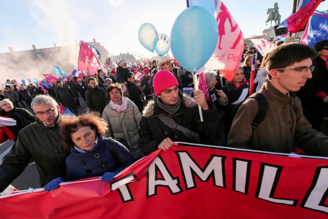 15.12.2013. La Manif pour tous dénonce la &quot;familiphobie&quot; du gouvernement