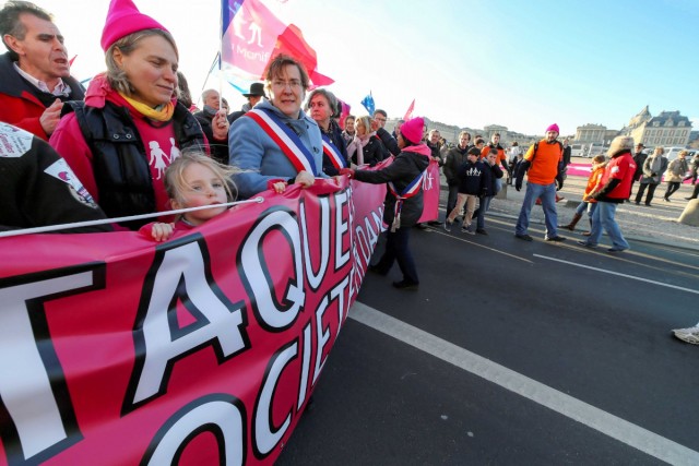 15.12.2013. La Manif pour tous dénonce la &quot;familiphobie&quot; du gouvernement