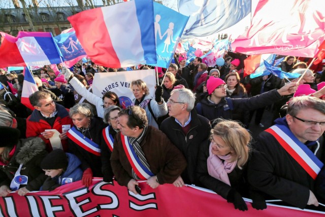 15.12.2013. La Manif pour tous dénonce la &quot;familiphobie&quot; du gouvernement