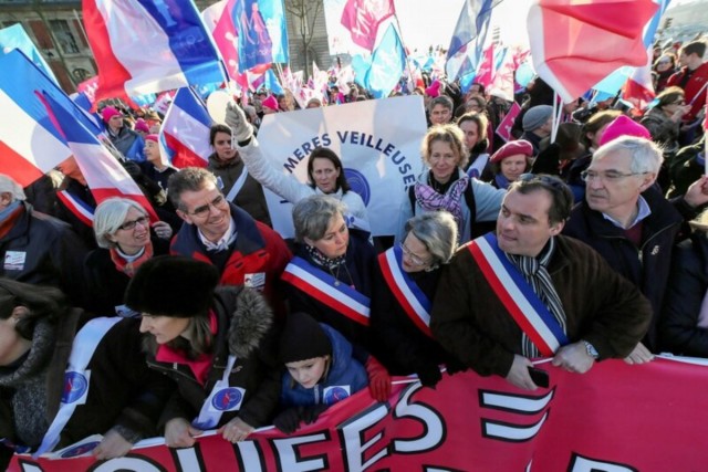 15.12.2013. La Manif pour tous dénonce la &quot;familiphobie&quot; du gouvernement