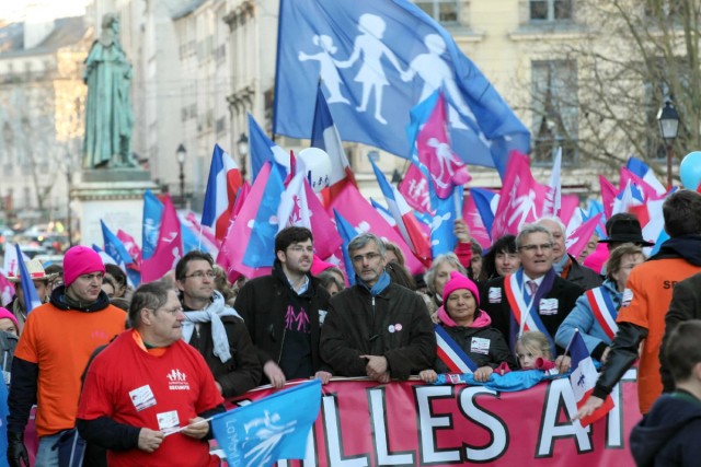15.12.2013. La Manif pour tous dénonce la &quot;familiphobie&quot; du gouvernement