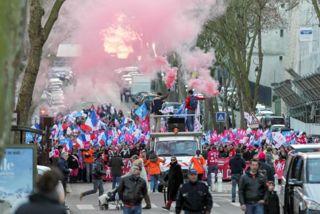 15.12.2013. La Manif pour tous dénonce la &quot;familiphobie&quot; du gouvernement