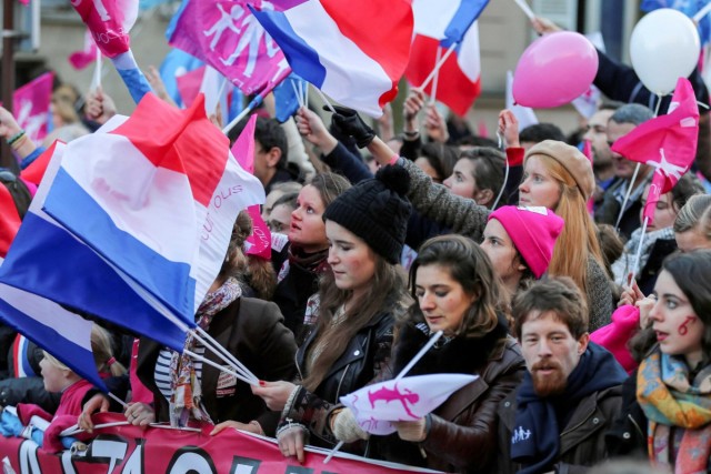 15.12.2013. La Manif pour tous dénonce la &quot;familiphobie&quot; du gouvernement
