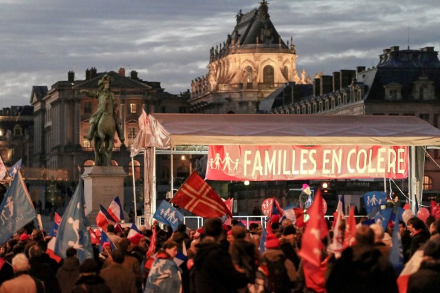 15.12.2013. La Manif pour tous dénonce la &quot;familiphobie&quot; du gouvernement