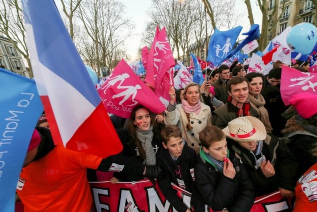 15.12.2013. La Manif pour tous dénonce la &quot;familiphobie&quot; du gouvernement