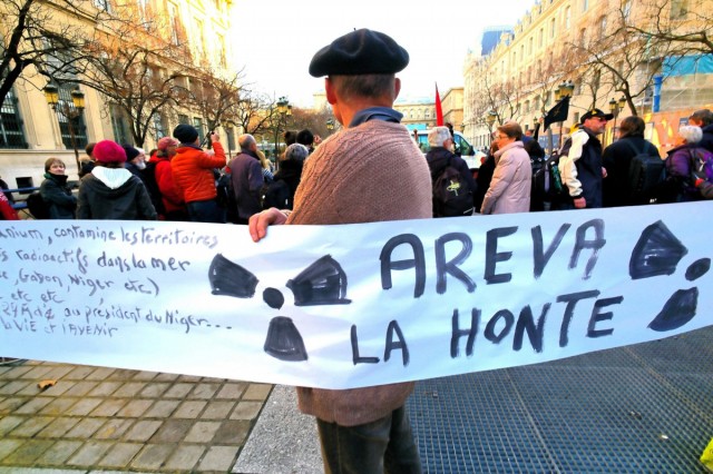 10/10. Areva et un militant antinucléaire face à face au tribunal de Paris. © Photo Michel Stoupak. Ven 20.12.2013, 14h19m14.