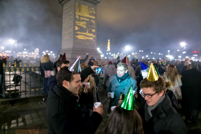 1/11. Nouvel An : 300.000 personnes sur les Champs-Elysées. © Michel Stoupak. Mer 01.01.2014, 00h03m46.