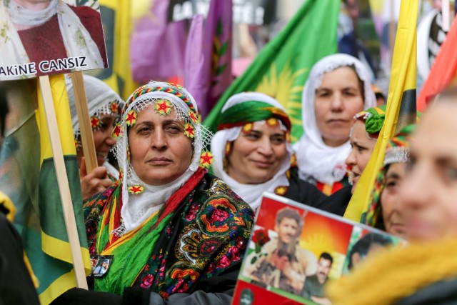 9/40. Manifestation un an après l’assassinat de trois militantes kurdes. © Michel Stoupak. Sam 11.01.2014, 11h29m35.