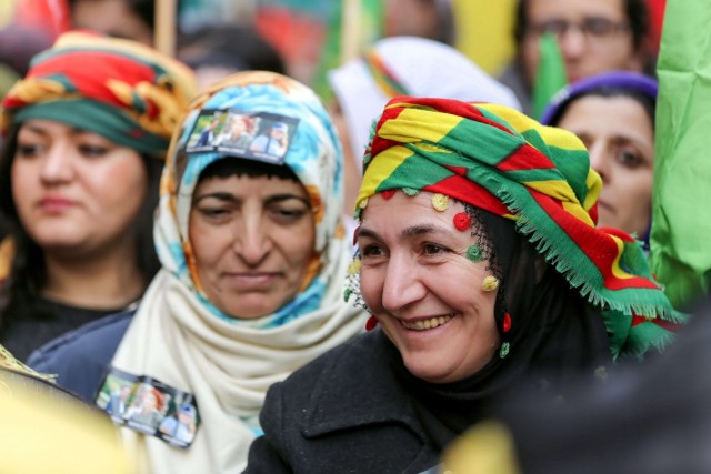11/40. Manifestation un an après l’assassinat de trois militantes kurdes. © Michel Stoupak. Sam 11.01.2014, 11h29m50.