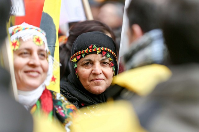 12/40. Manifestation un an après l’assassinat de trois militantes kurdes. © Michel Stoupak. Sam 11.01.2014, 11h30m00.