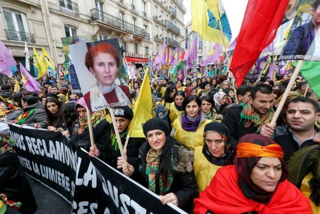 20/40. Manifestation un an après l’assassinat de trois militantes kurdes. © Michel Stoupak. Sam 11.01.2014, 11h51m52.