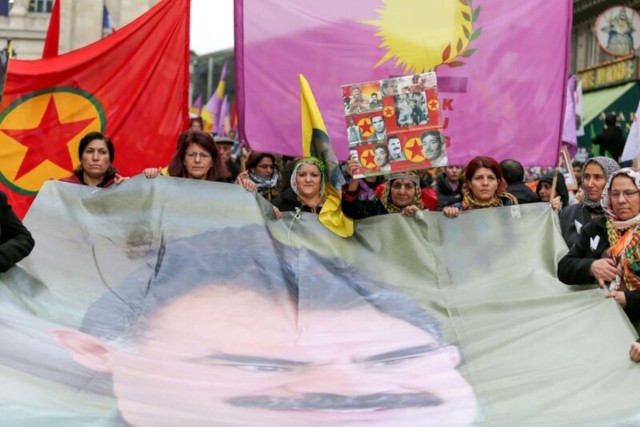 24/40. Manifestation un an après l’assassinat de trois militantes kurdes. © Michel Stoupak. Sam 11.01.2014.