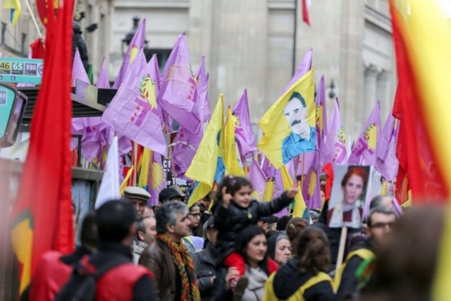 25/40. Manifestation un an après l’assassinat de trois militantes kurdes. © Michel Stoupak. Sam 11.01.2014.