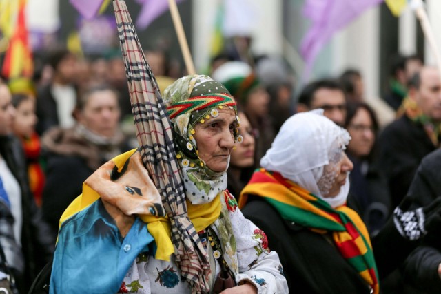 29/40. Manifestation un an après l’assassinat de trois militantes kurdes. © Michel Stoupak. Sam 11.01.2014, 12h15m22.