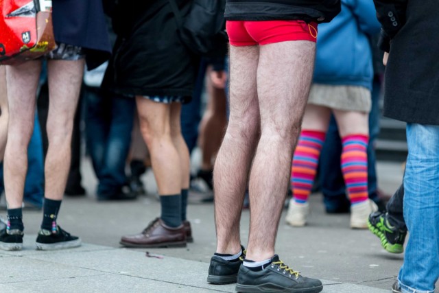 3/40. « No Pants Subway Ride », ou comment prendre le métro en slip. © Michel Stoupak. Dim 12.01.2014.