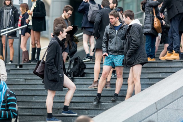 4/40. « No Pants Subway Ride », ou comment prendre le métro en slip. © Michel Stoupak. Dim 12.01.2014.