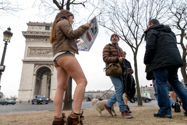 8/40. « No Pants Subway Ride », ou comment prendre le métro en slip. © Michel Stoupak. Dim 12.01.2014.